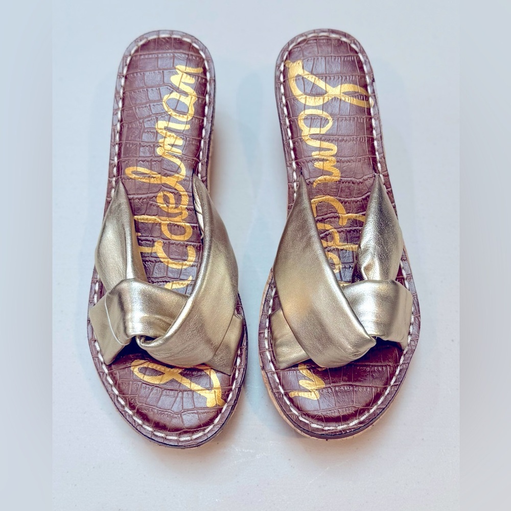 NWOB Sam Edelman Ramsey Gold Leather Wedge Sandal Size 7 1/2 - Picture 2 of 9
